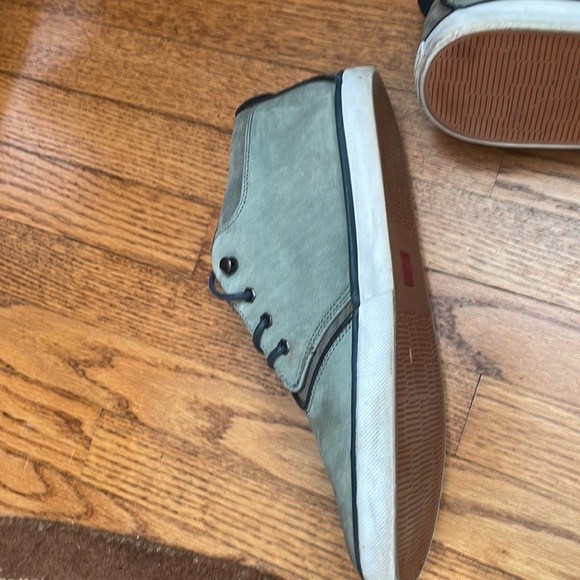 Men's Quicksilver mid-top sneakers with speed hooks. Good shape-gently worn - Picture 4 of 4